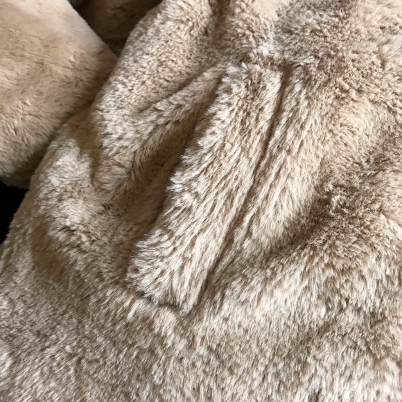 🎉FAUX-FUR JACKET🎉 - Picture 7 of 11